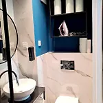 Sunny & Modern 2 Beds Spacious Air-conditioned アパート ワルシャワ