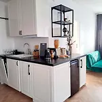 Sunny & Modern 2 Beds Spacious Air-conditioned アパート *
