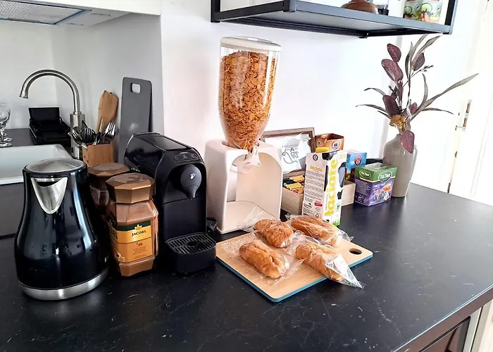 Apartman Sunny & Modern 2 Beds Spacious Air-conditioned *