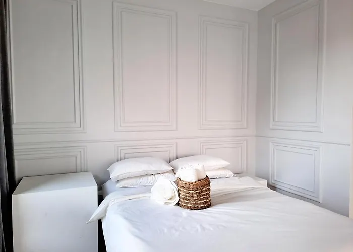 Sunny & Modern 2 Beds Spacious Air-conditioned Apartman *