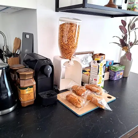 Apartment Sunny & Modern 2 Beds Spacious Air-conditioned *