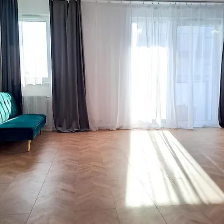 Sunny & Modern 2 Beds Spacious Air-conditioned