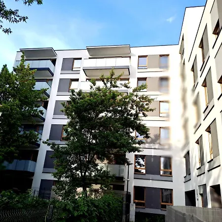 Sunny & Modern 2 Beds Spacious Air-conditioned Apartment *