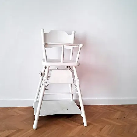 Sunny & Modern 2 Beds Spacious Air-conditioned Apartment *