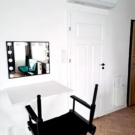 Sunny & Modern 2 Beds Spacious Air-conditioned Warsaw