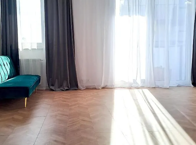 Sunny & Modern 2 Beds Spacious Air-conditioned