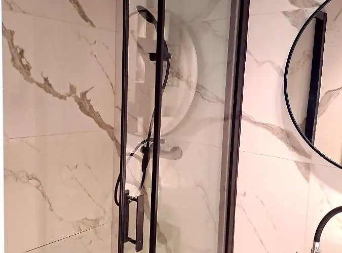 Sunny & Modern 2 Beds Spacious Air-conditioned Warszawa